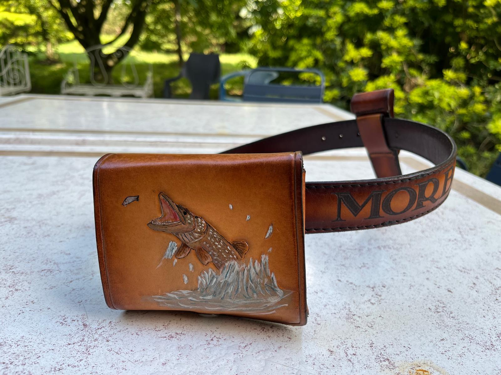 Ceinture et boite brochet