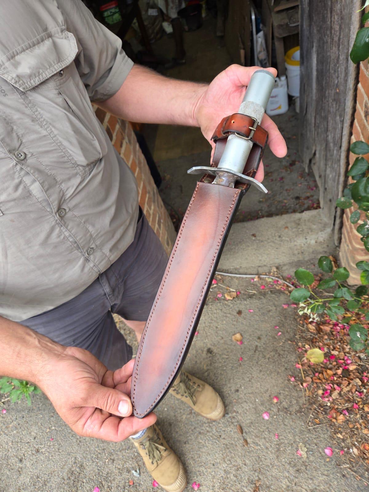 étui de couteau en cuir dague attache ceinture