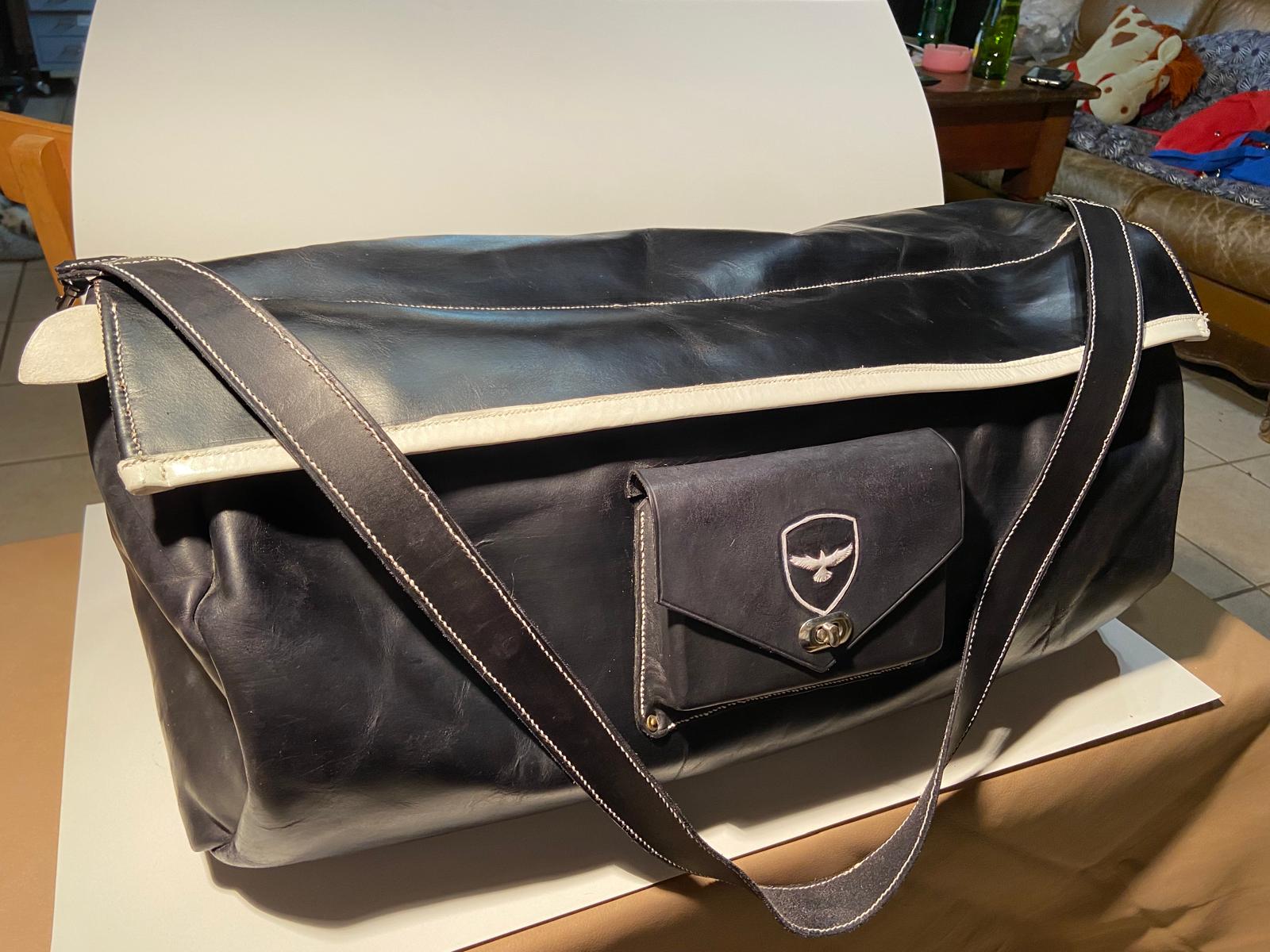 sac de voyage en cuir noir